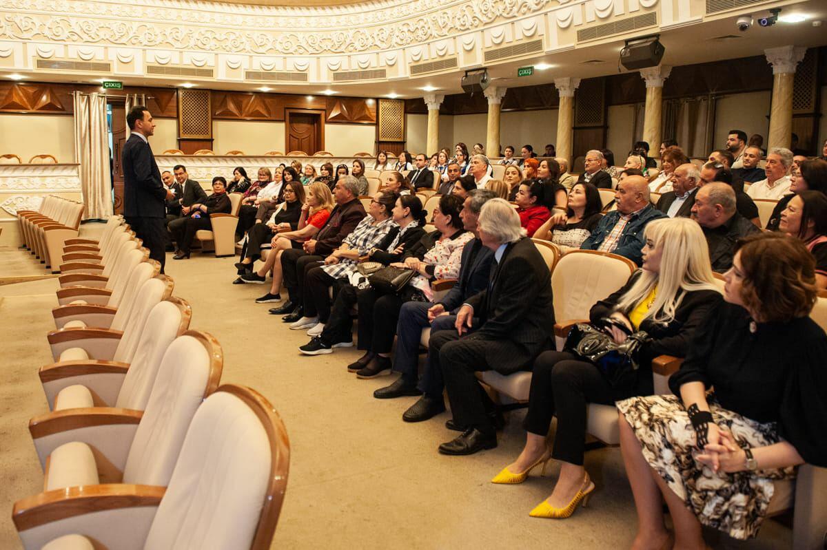 Новый худрук Аздрамы Мехрибан Алекперзаде представлена коллективу театра
