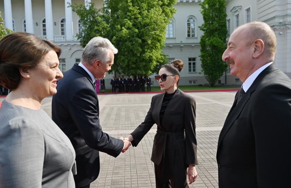 В Вильнюсе состоялась церемония официальной встречи Президента Ильхама Алиева