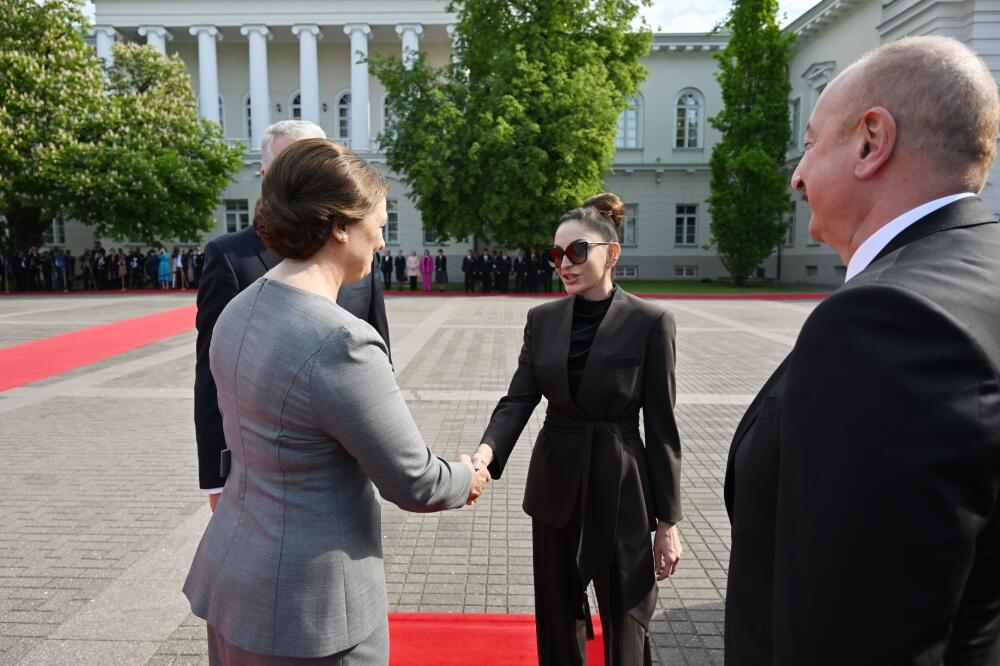 В Вильнюсе состоялась церемония официальной встречи Президента Ильхама Алиева