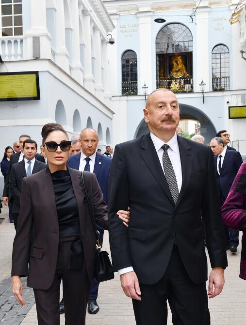 Президент Ильхам Алиев и Первая леди Мехрибан Алиева совершили прогулку по Старому городу в Вильнюсе