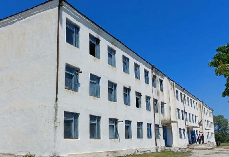 Xaçmazda məktəb binası qəzalı vəziyyətdədir