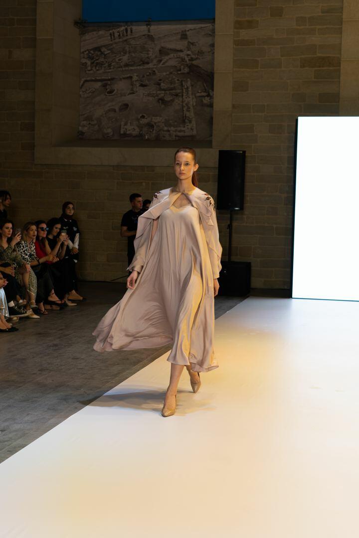 Azerbaijan Fashion Week -2023: от ковровых элементов до стиля бохо и шикарных вечерних нарядов