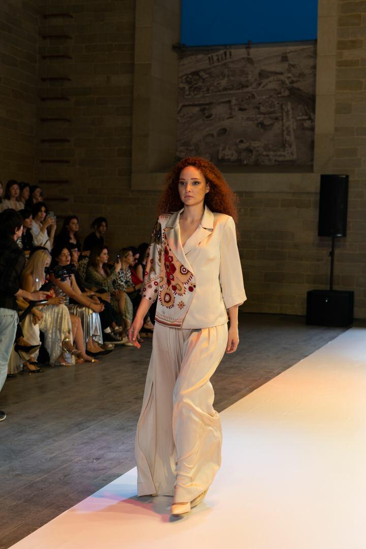 Azerbaijan Fashion Week -2023: от ковровых элементов до стиля бохо и шикарных вечерних нарядов