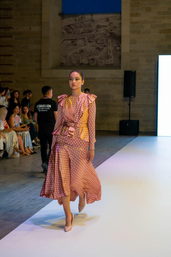 Azerbaijan Fashion Week -2023: от ковровых элементов до стиля бохо и шикарных вечерних нарядов