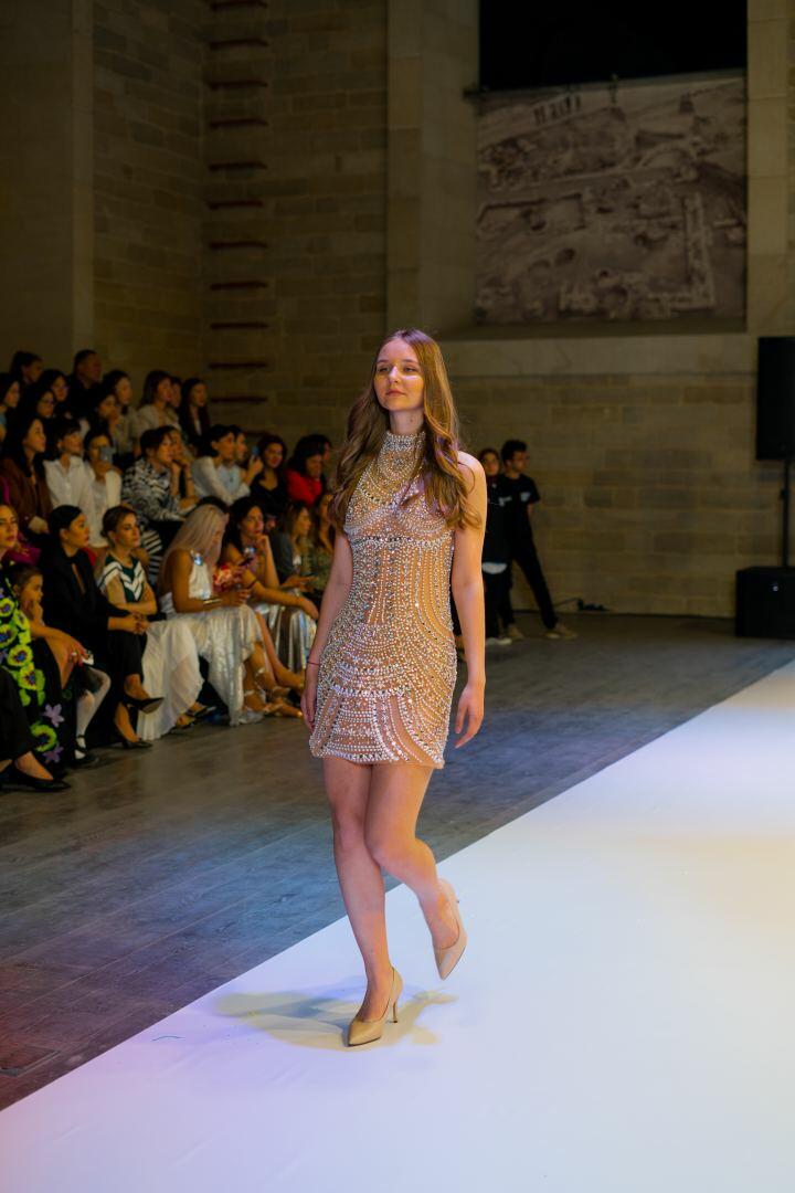 Azerbaijan Fashion Week -2023: от ковровых элементов до стиля бохо и шикарных вечерних нарядов