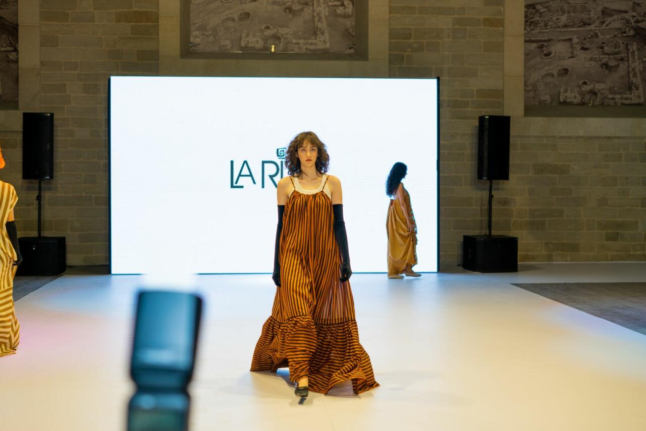 Azerbaijan Fashion Week -2023: от ковровых элементов до стиля бохо и шикарных вечерних нарядов