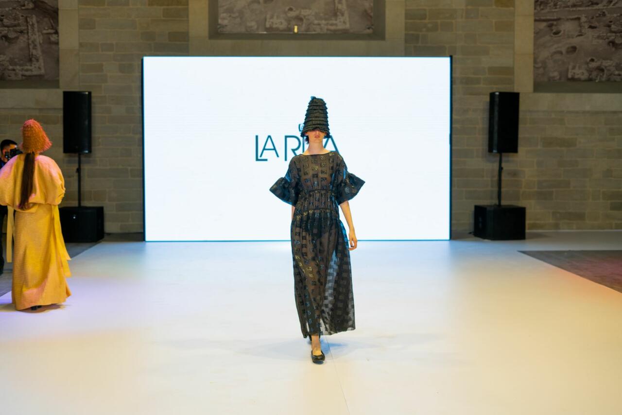 Azerbaijan Fashion Week -2023: от ковровых элементов до стиля бохо и шикарных вечерних нарядов