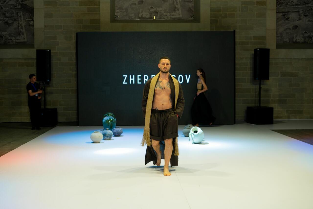 Azerbaijan Fashion Week -2023: от ковровых элементов до стиля бохо и шикарных вечерних нарядов