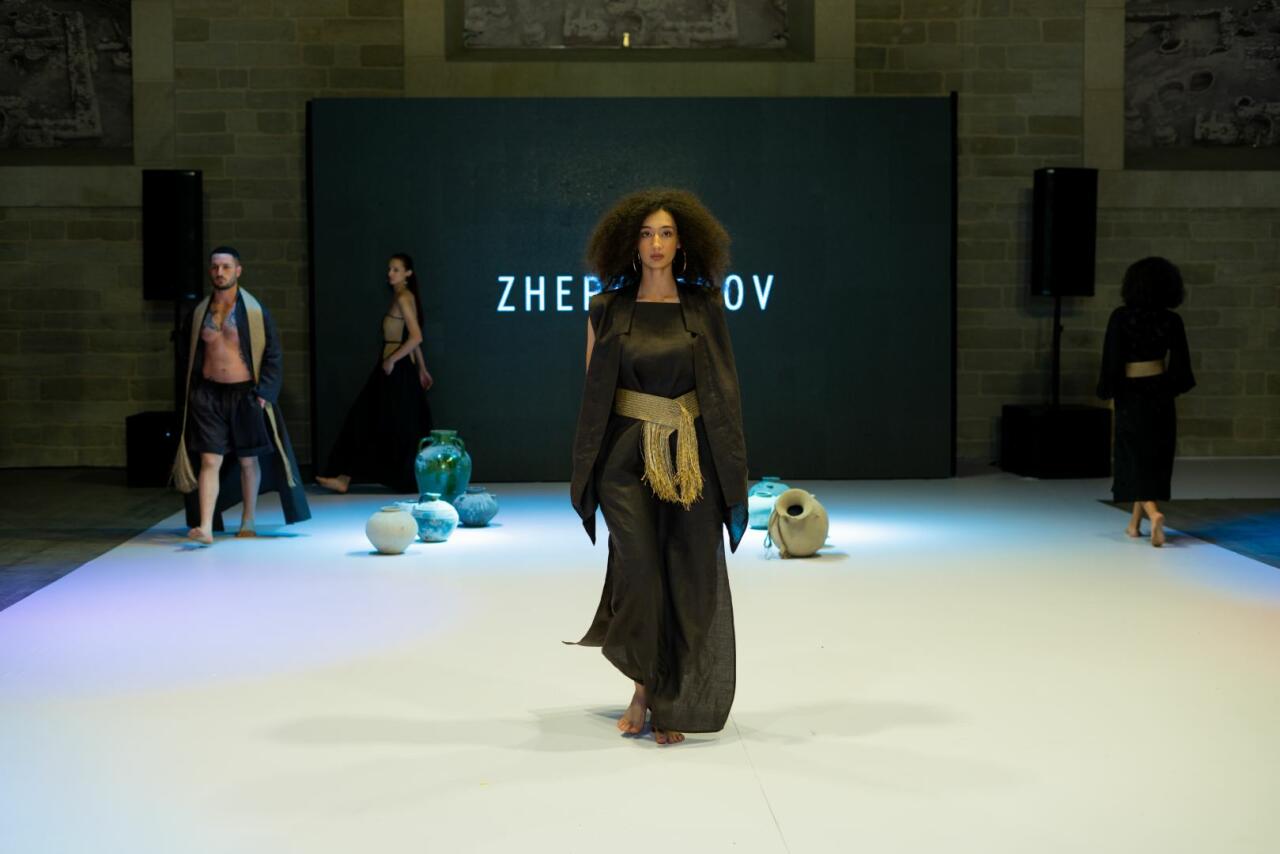Azerbaijan Fashion Week -2023: от ковровых элементов до стиля бохо и шикарных вечерних нарядов