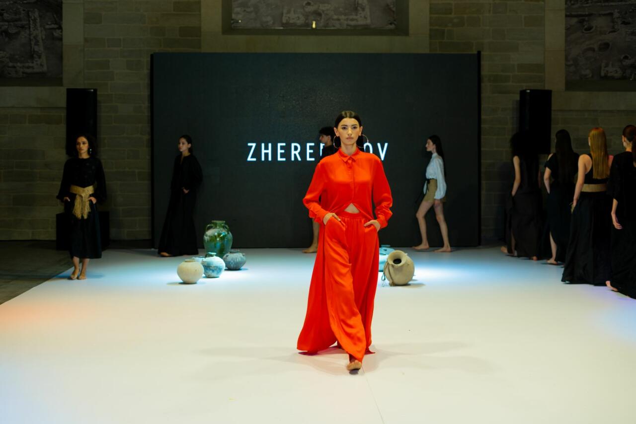 Azerbaijan Fashion Week -2023: от ковровых элементов до стиля бохо и шикарных вечерних нарядов