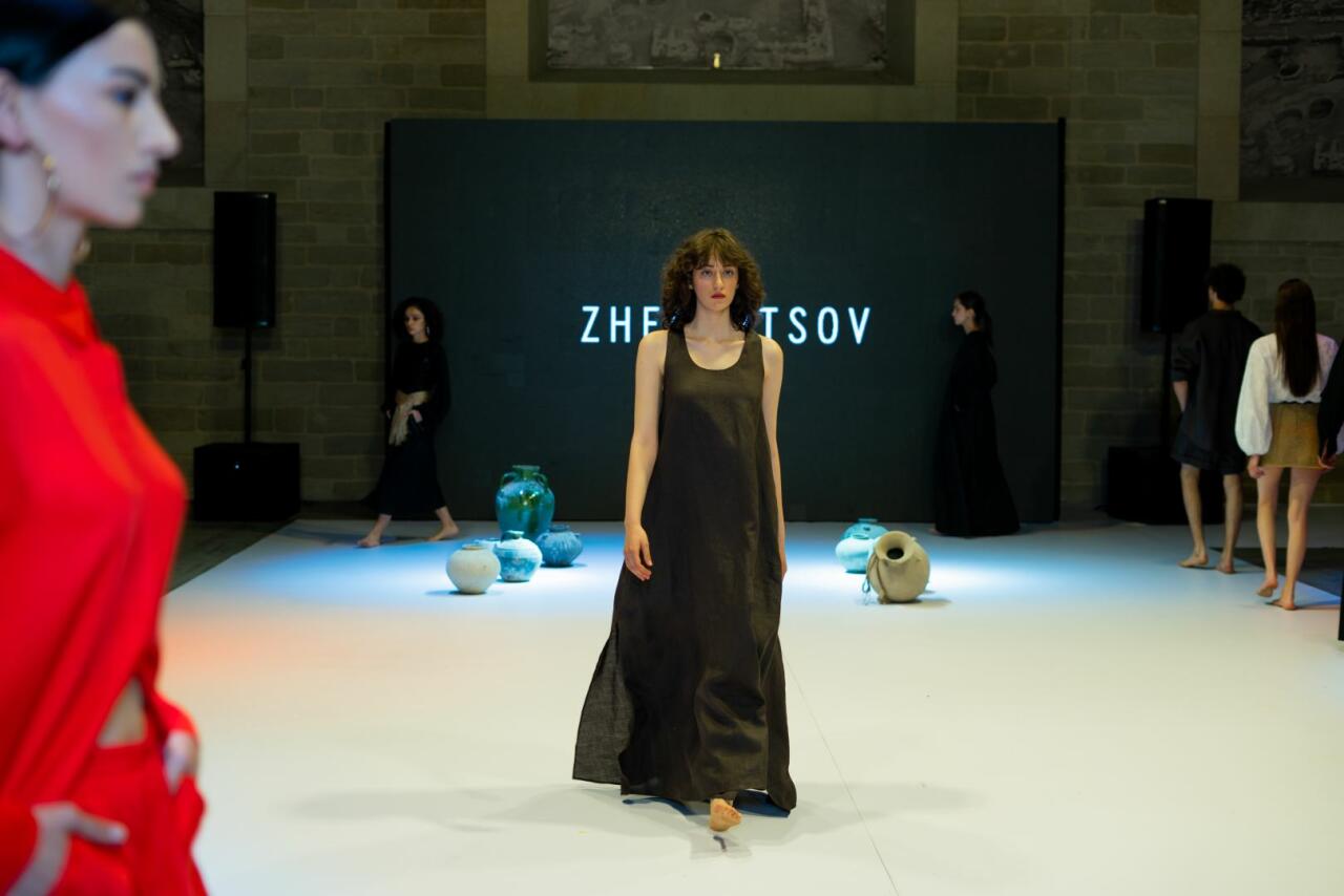 Azerbaijan Fashion Week -2023: от ковровых элементов до стиля бохо и шикарных вечерних нарядов