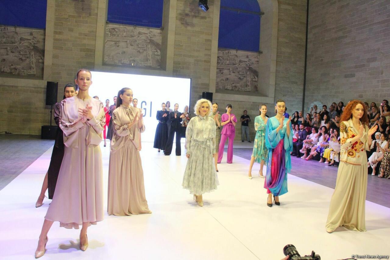 На открытии Azerbaijan Fashion Week представлена коллекция Гюльнары Халиловой "Cizgi"