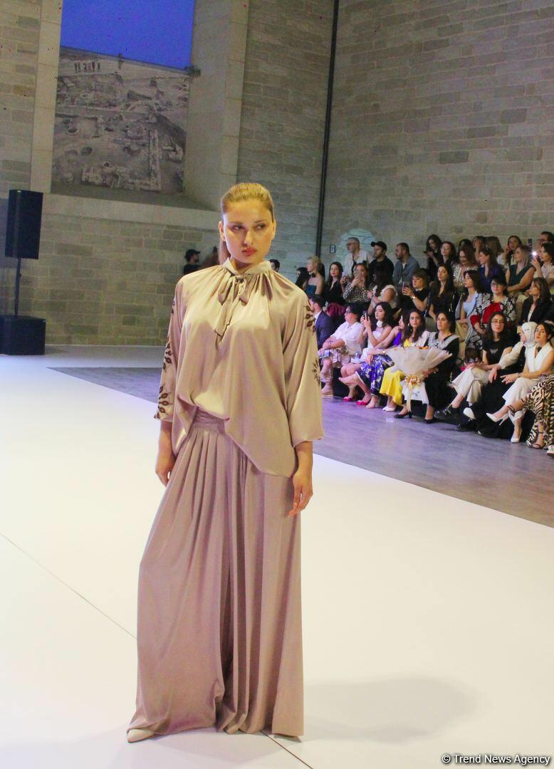 На открытии Azerbaijan Fashion Week представлена коллекция Гюльнары Халиловой "Cizgi"