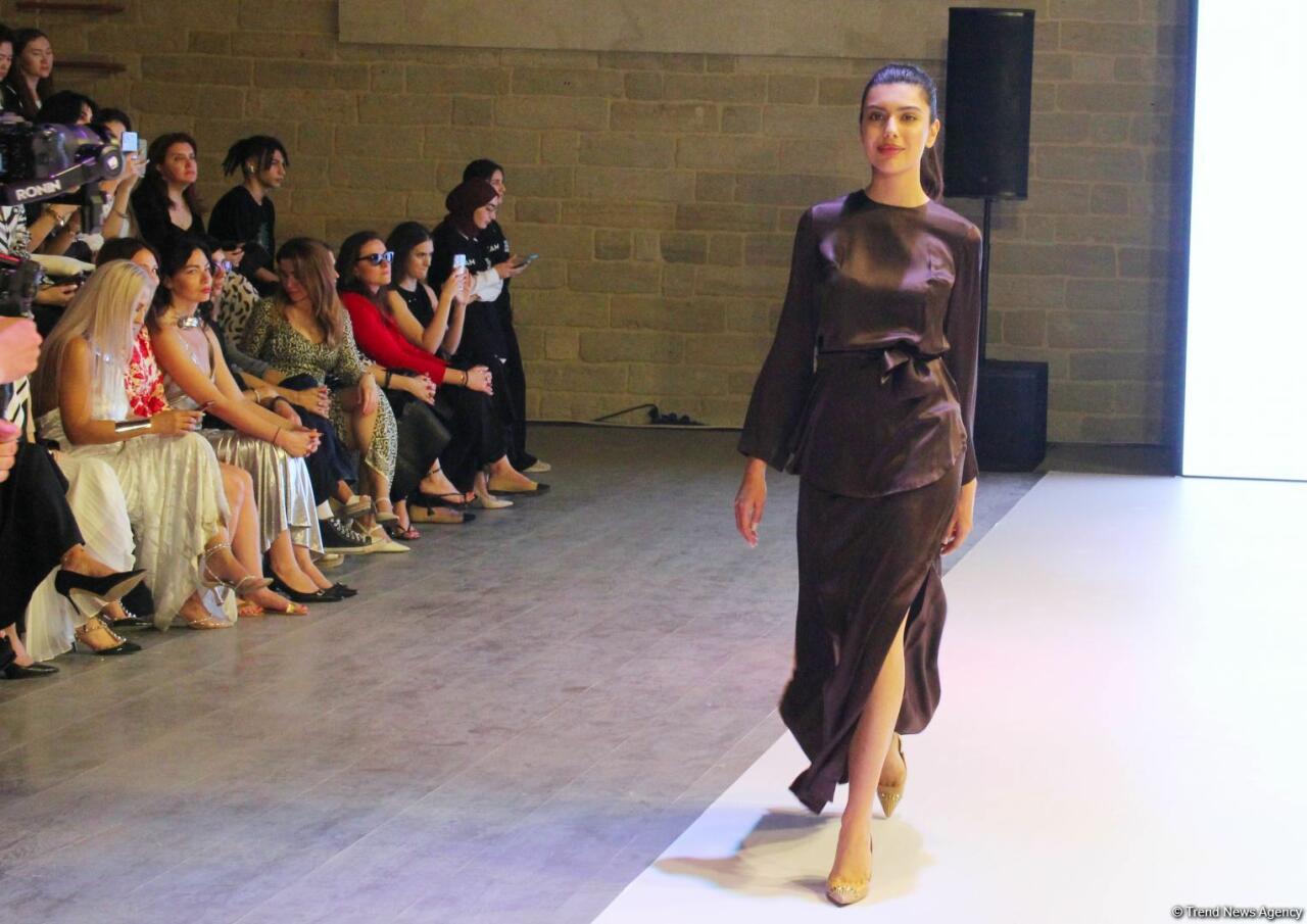 На открытии Azerbaijan Fashion Week представлена коллекция Гюльнары Халиловой "Cizgi"