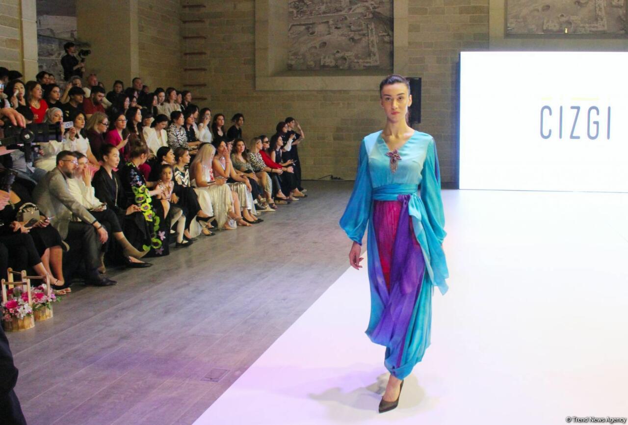 На открытии Azerbaijan Fashion Week представлена коллекция Гюльнары Халиловой "Cizgi"