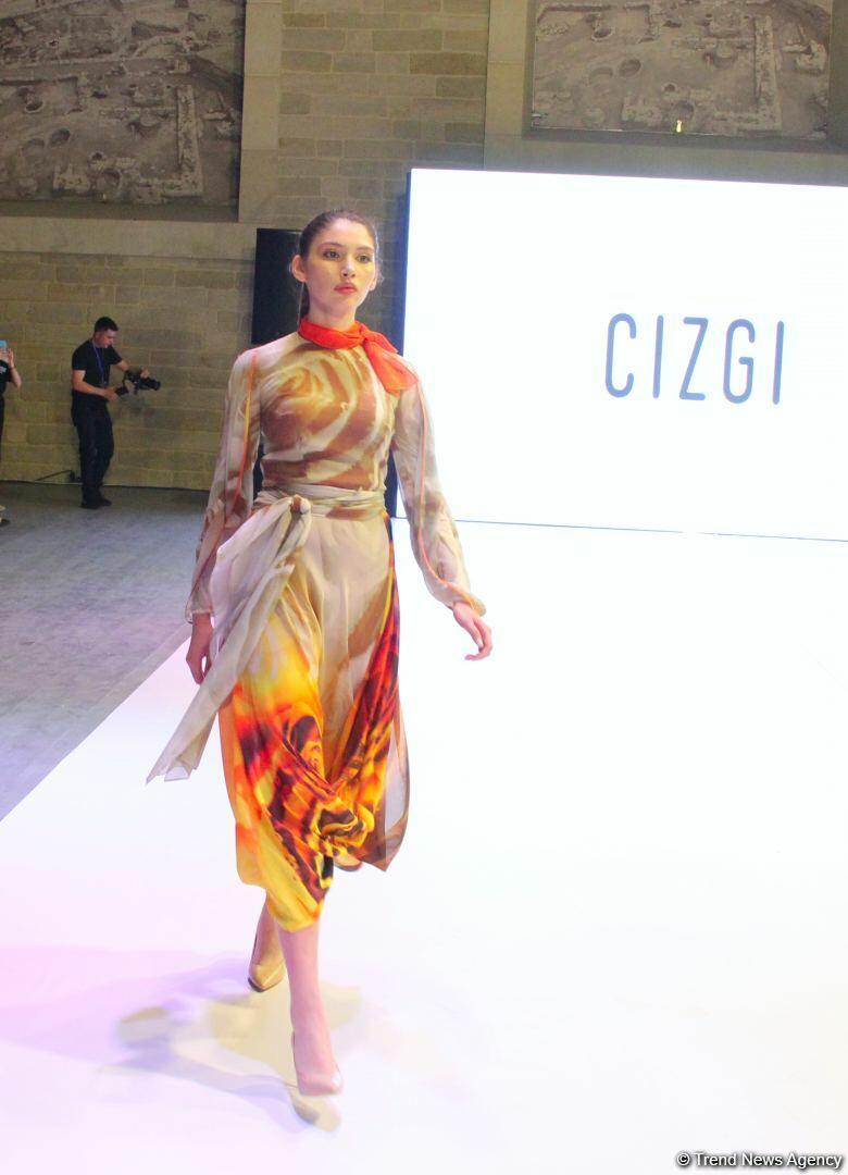На открытии Azerbaijan Fashion Week представлена коллекция Гюльнары Халиловой "Cizgi"
