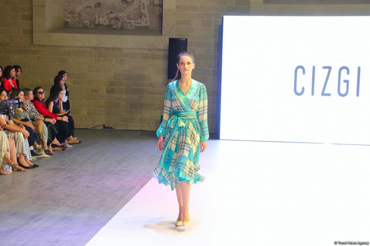 На открытии Azerbaijan Fashion Week представлена коллекция Гюльнары Халиловой "Cizgi"