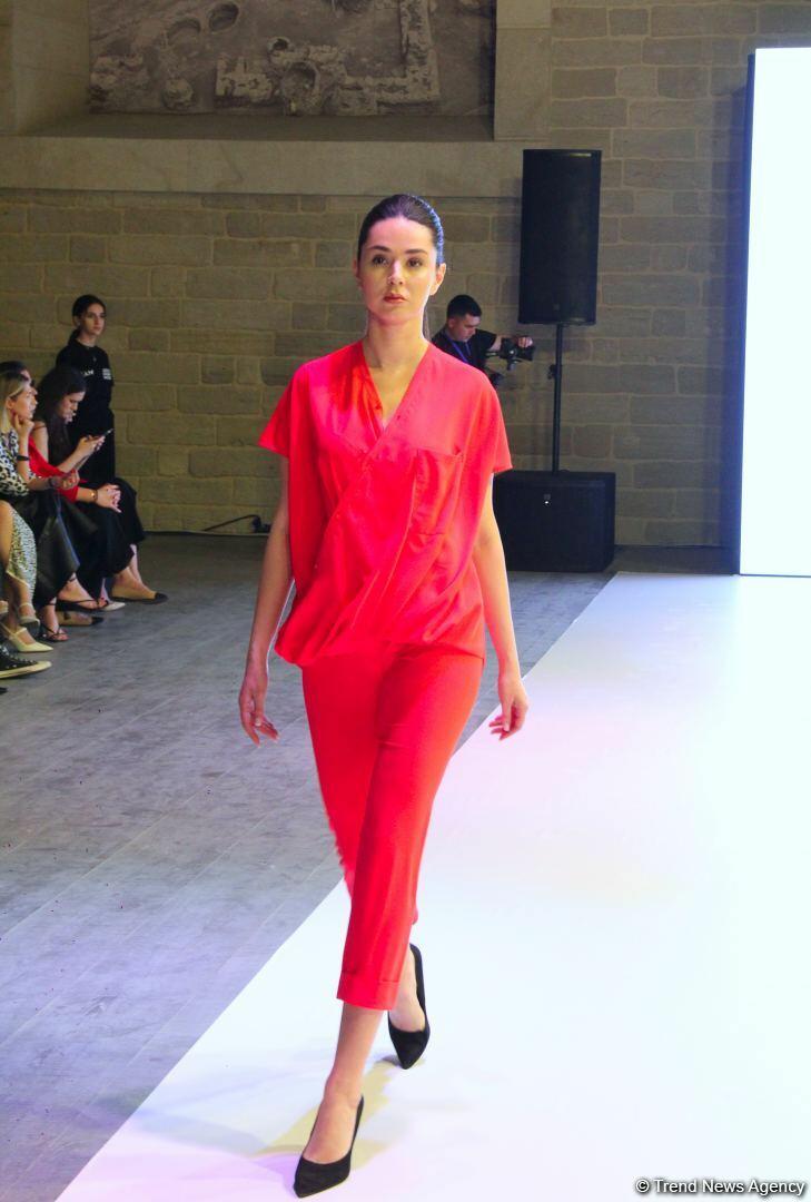 На открытии Azerbaijan Fashion Week представлена коллекция Гюльнары Халиловой "Cizgi"