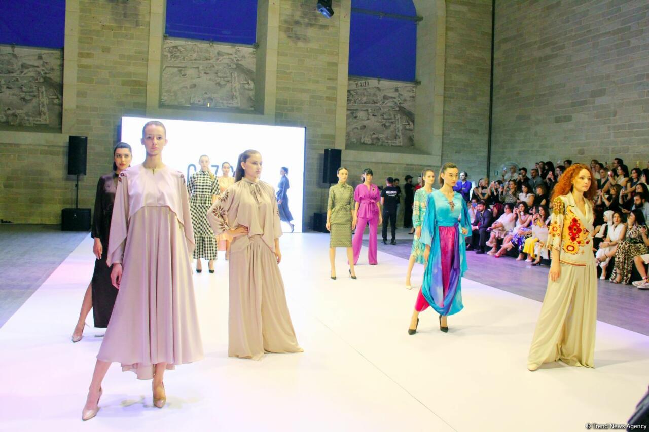 На открытии Azerbaijan Fashion Week представлена коллекция Гюльнары Халиловой "Cizgi"