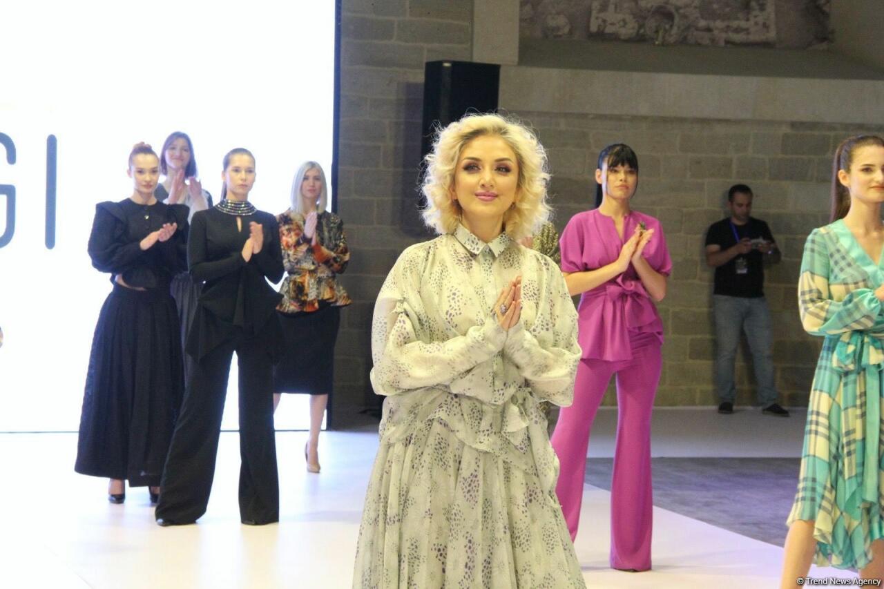 На открытии Azerbaijan Fashion Week представлена коллекция Гюльнары Халиловой "Cizgi"