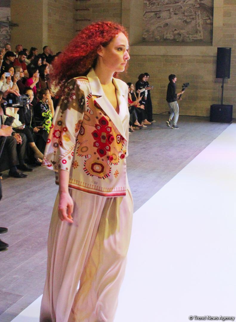 На открытии Azerbaijan Fashion Week представлена коллекция Гюльнары Халиловой "Cizgi"