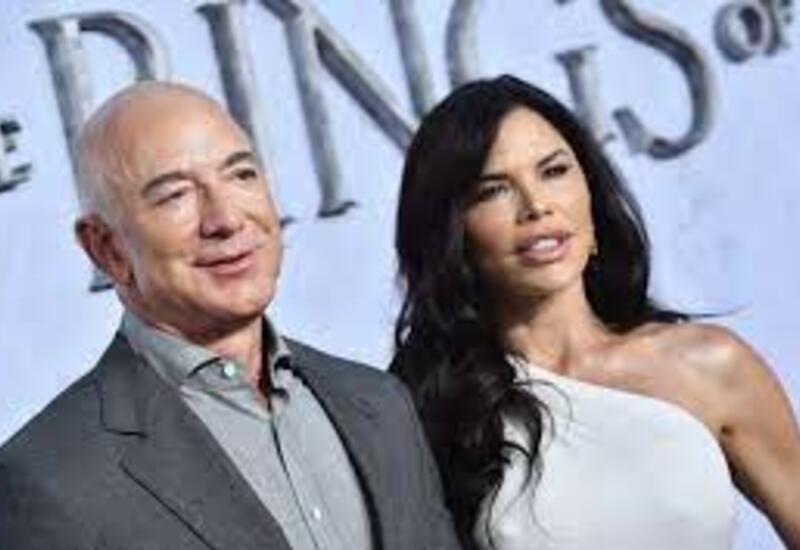 Основатель Amazon сделал предложение возлюбленной на суперъяхте