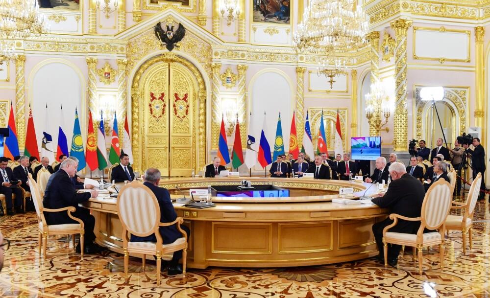 Президент Ильхам Алиев принял участие в Москве в заседании Высшего Евразийского экономического совета в расширенном составе