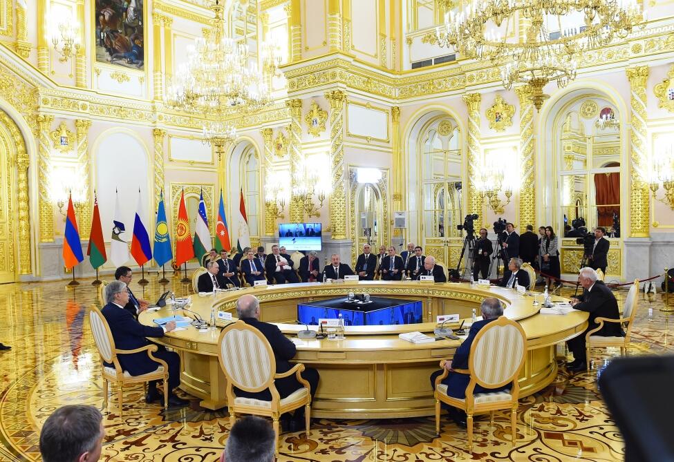 Президент Ильхам Алиев принял участие в Москве в заседании Высшего Евразийского экономического совета в расширенном составе