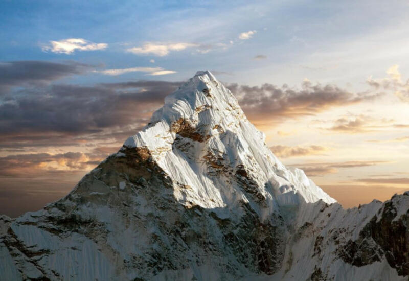 İki ayağını itirən əsgər Everesti