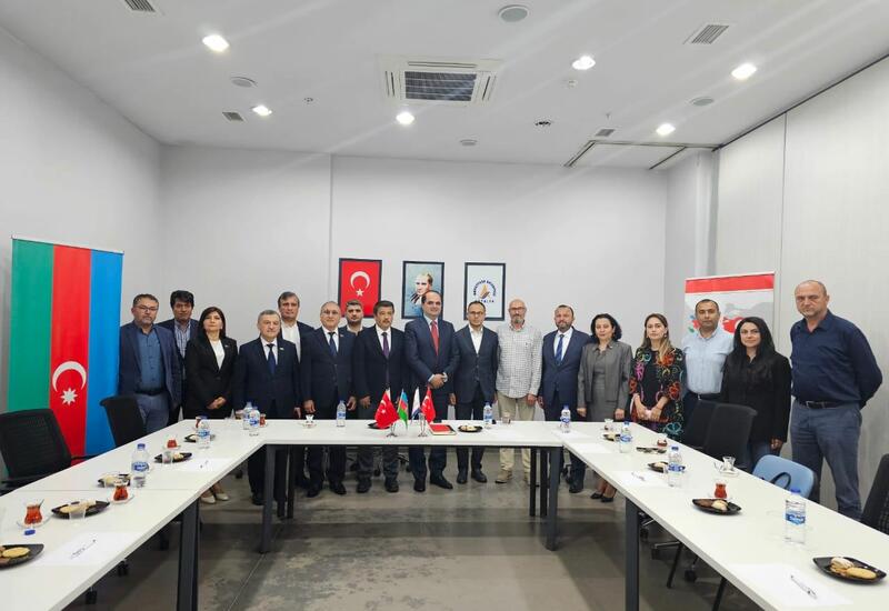 Azərbaycanlı deputatlar Türkiyədə seçkilərə hazırlıqla tanış olublar
