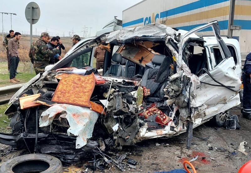 Qəbələdə ağır qəza olub, 15 nəfər xəsarət alıb