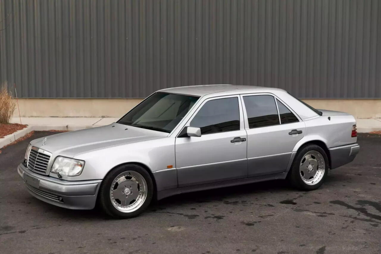 Редчайший седан Mercedes-Benz E60 AMG появился в продаже