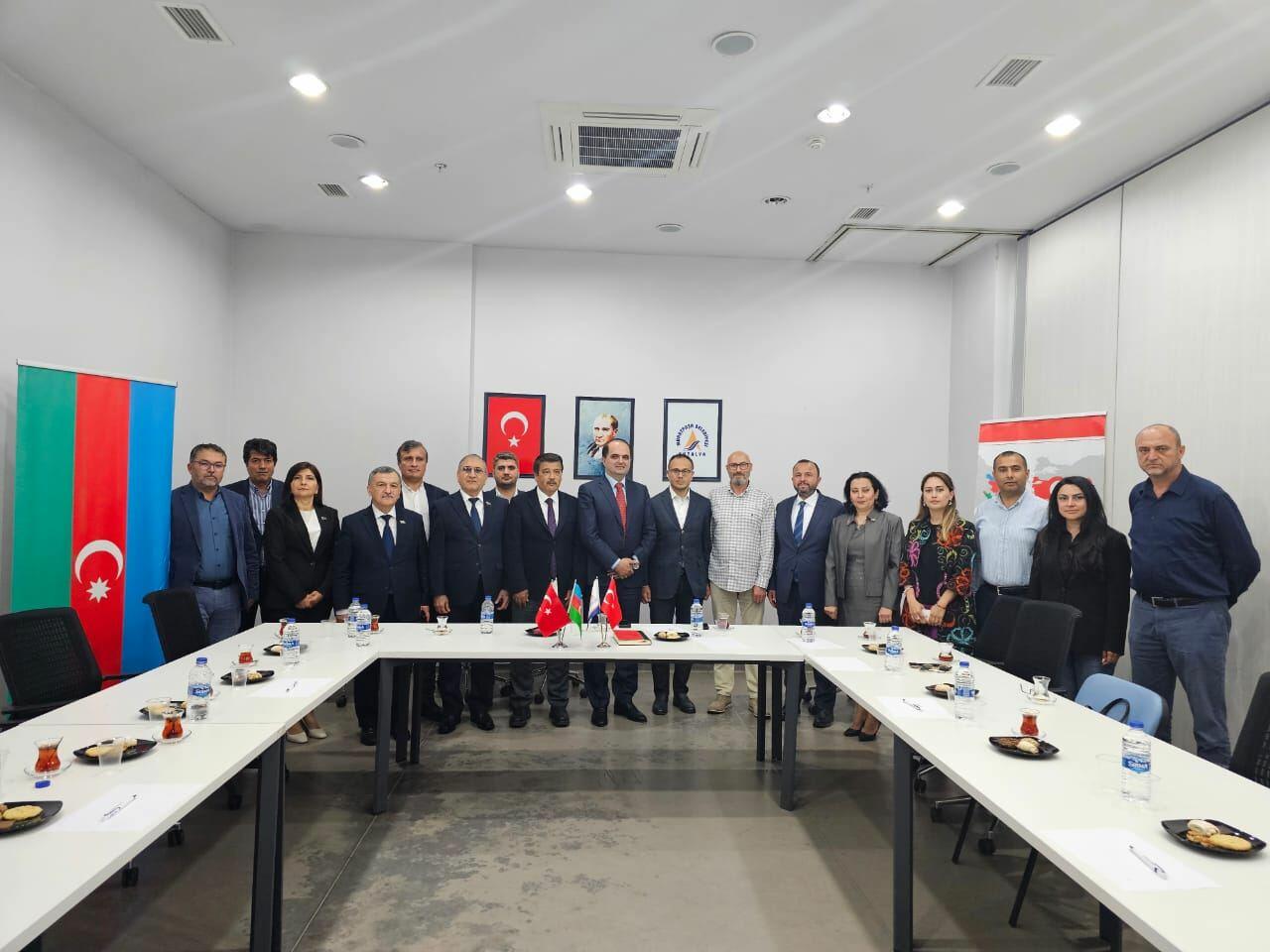 Azərbaycanlı deputatlar Türkiyədə seçkilərə hazırlıqla tanış olublar