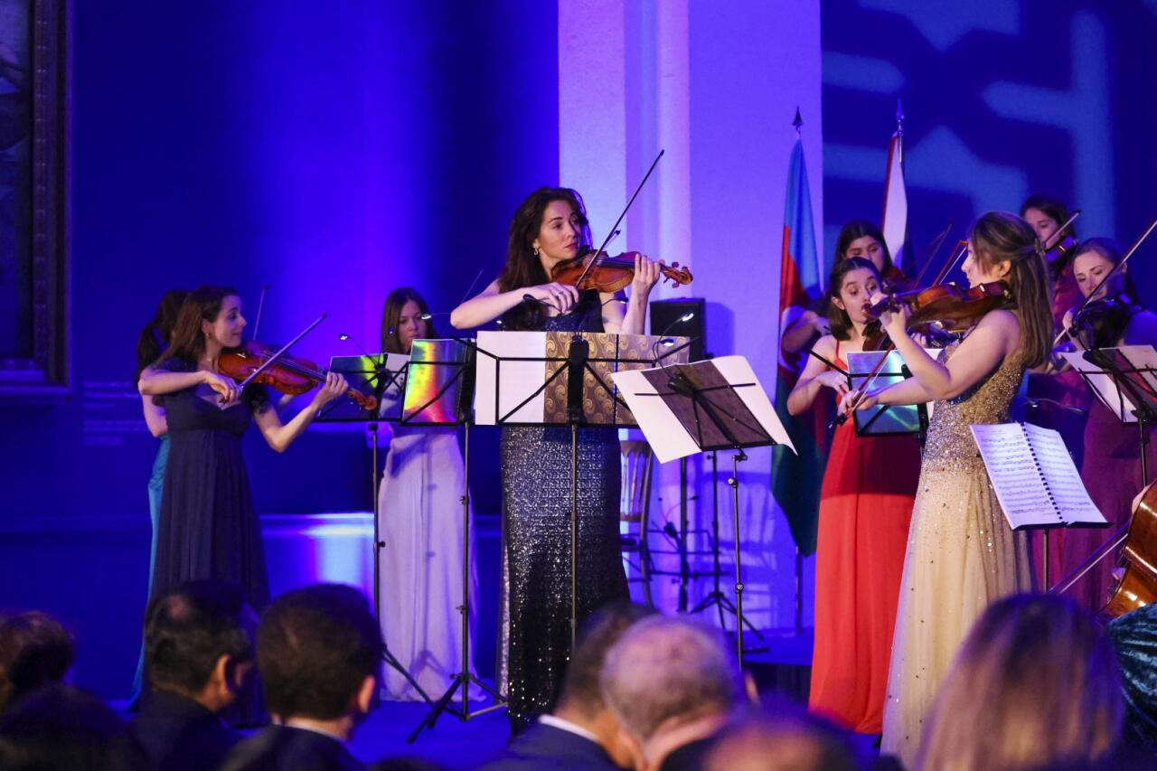 Tarixi Viktoriya və Albert Muzeyində “Heydər Əliyev-100” tədbiri keçirilib