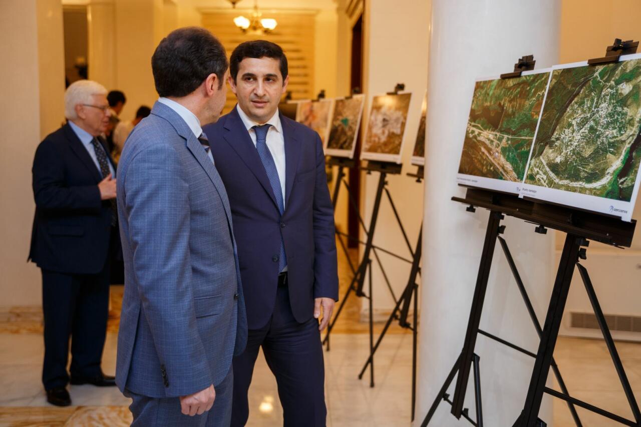 “Azersky” peyk təsvirlərinə həsr olunan sərgi keçirilib