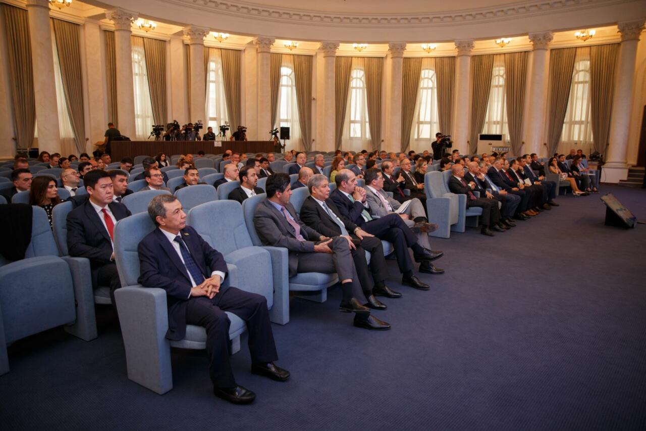 “Azersky” peyk təsvirlərinə həsr olunan sərgi keçirilib