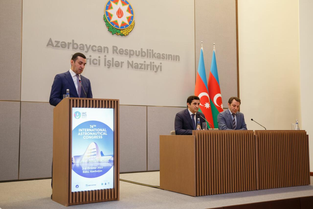 “Azersky” peyk təsvirlərinə həsr olunan sərgi keçirilib