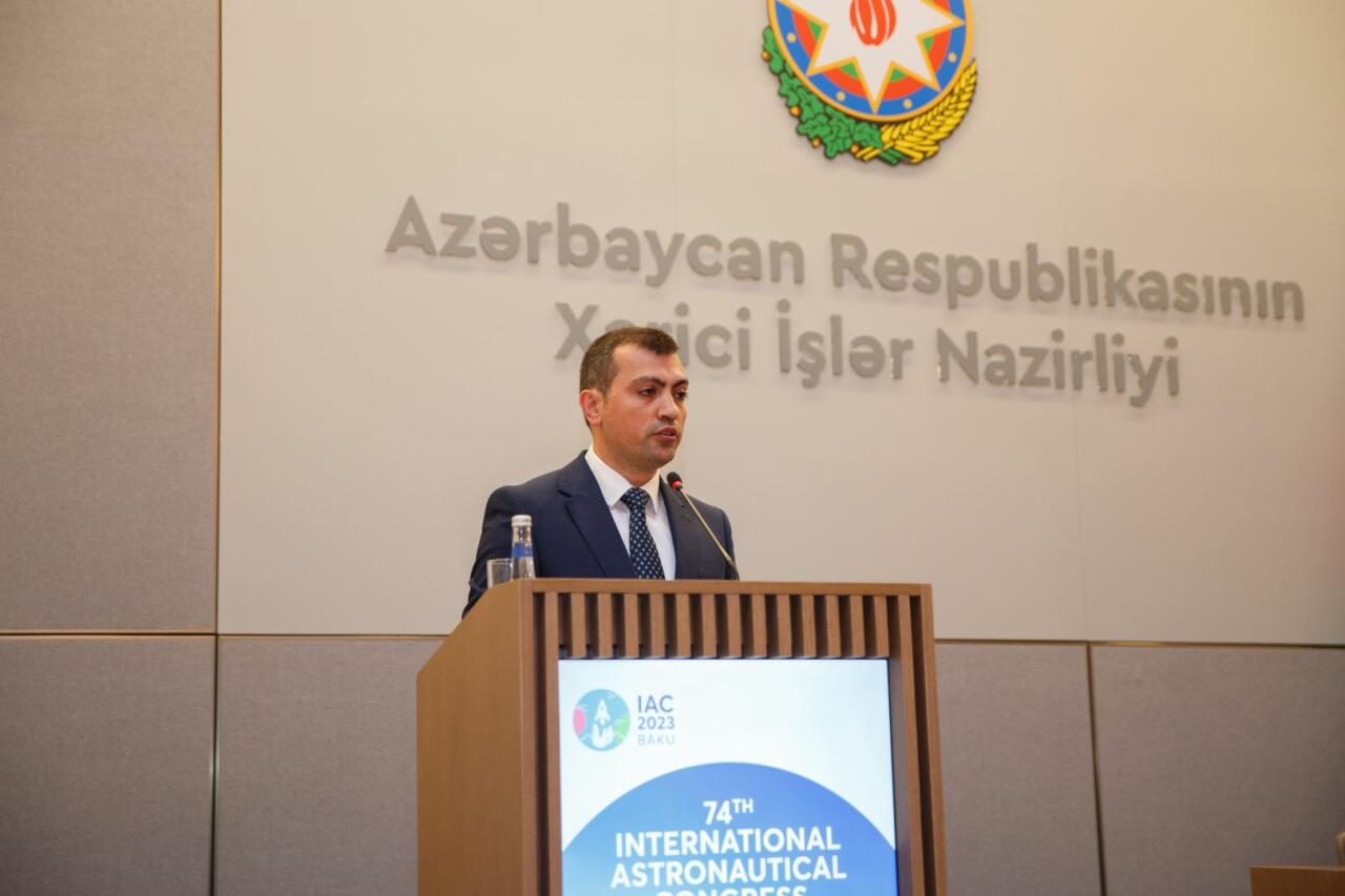 “Azersky” peyk təsvirlərinə həsr olunan sərgi keçirilib