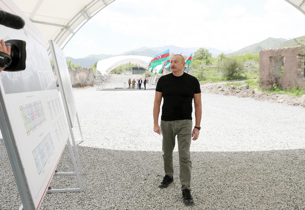 Президент Ильхам Алиев принял участие в церемонии закладки фундамента первого жилого квартала в Кяльбаджаре