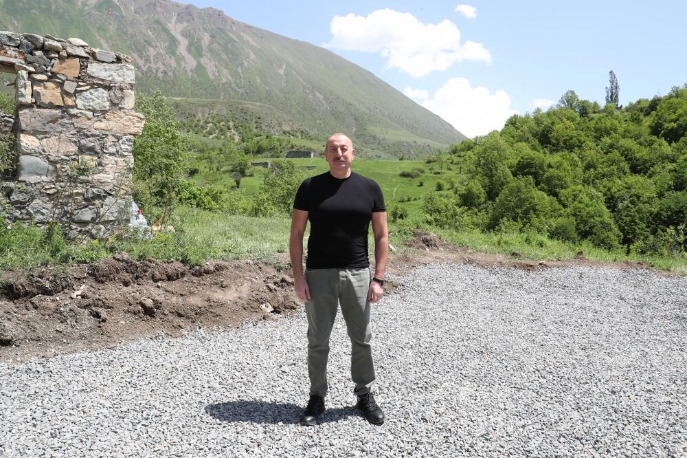 Президент Ильхам Алиев принял участие в церемонии закладки фундамента села Заллар Кяльбаджарского района