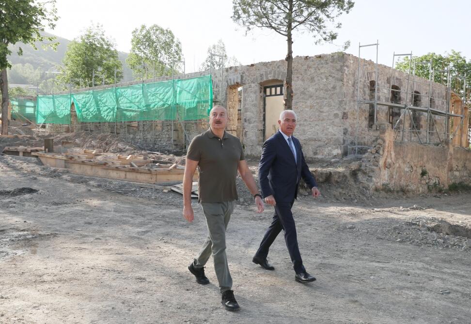 Президент Ильхам Алиев принял участие в открытии вывесок на улицах Гейдара Алиева, Победы и 28 Мая в Лачине