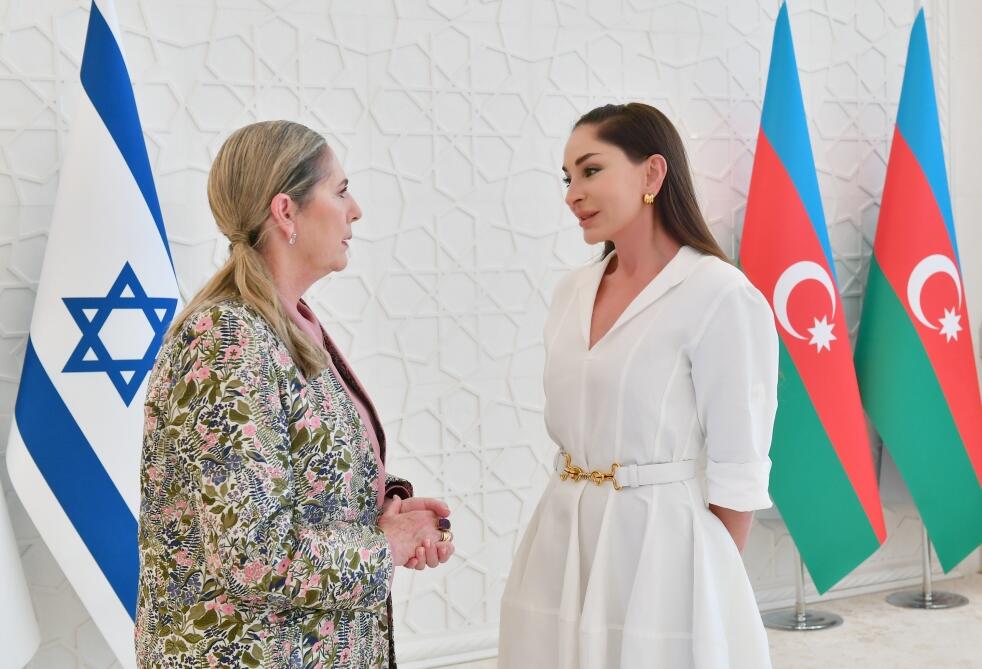 В Баку состоялась церемония официальной встречи Президента Израиля Ицхака Герцога