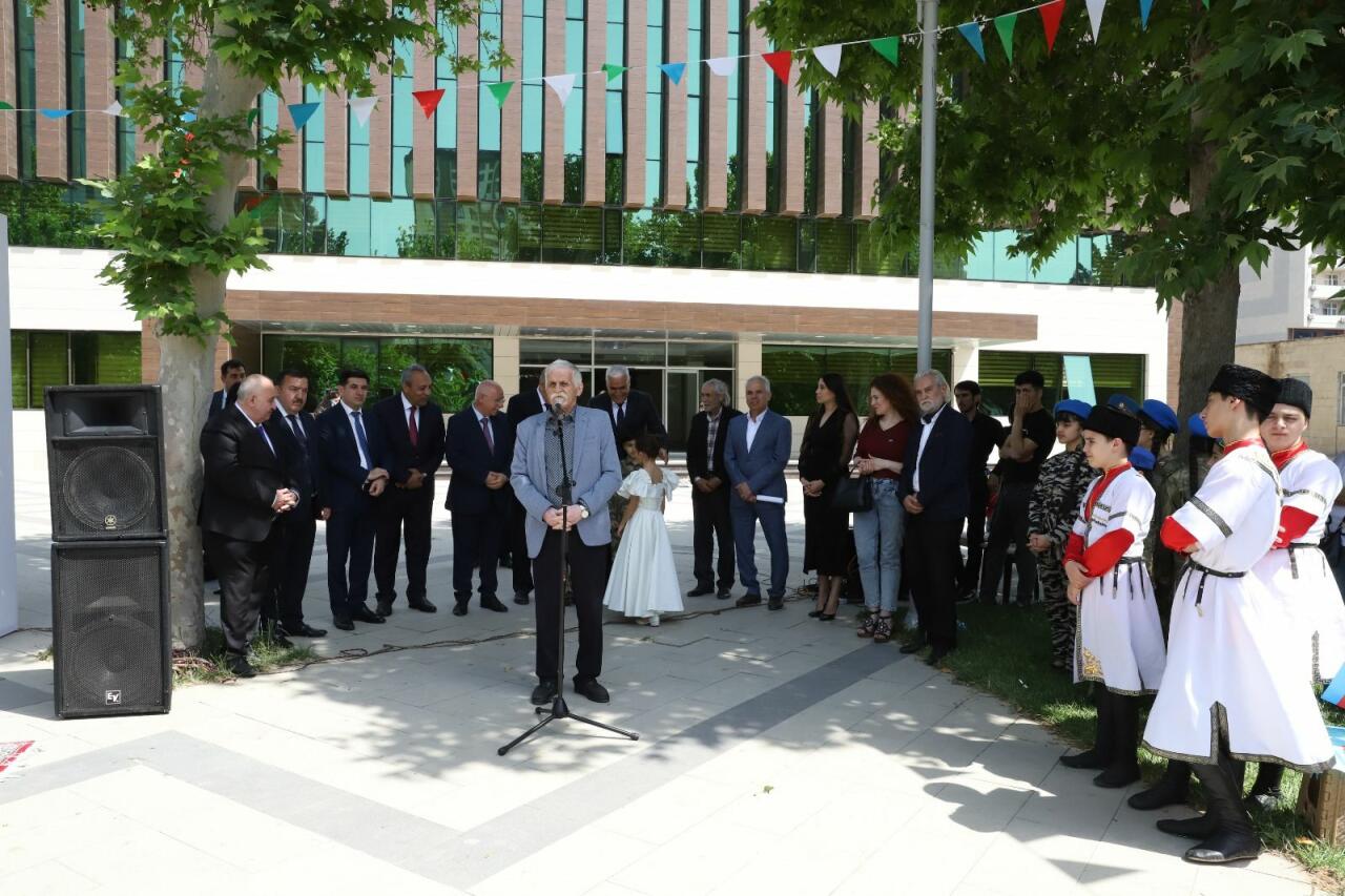 В Баку прошел VI Республиканский художественный фестиваль "AZƏRBAYCANIM"