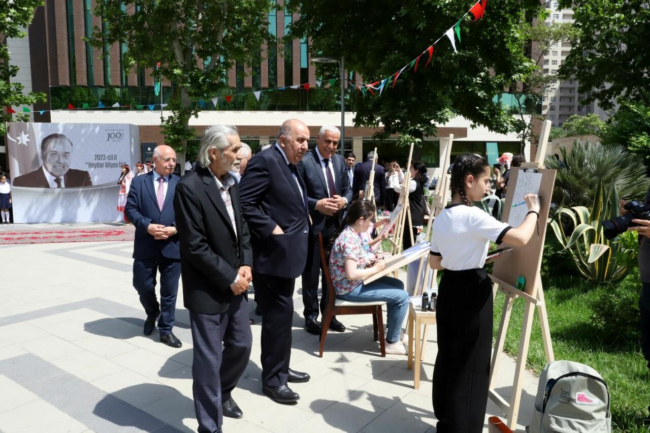 В Баку прошел VI Республиканский художественный фестиваль "AZƏRBAYCANIM"