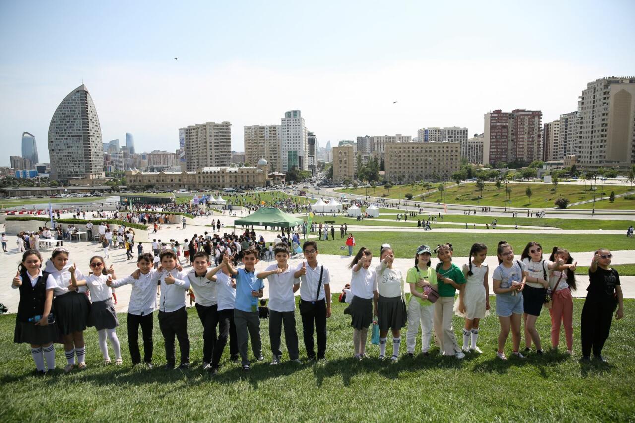 В Парке Центра Гейдара Алиева прошел грандиозный "Детский фестиваль" – творчество, технологии, спорт, викторины