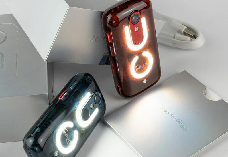 Представлен миниатюрный аналог Nothing Phone