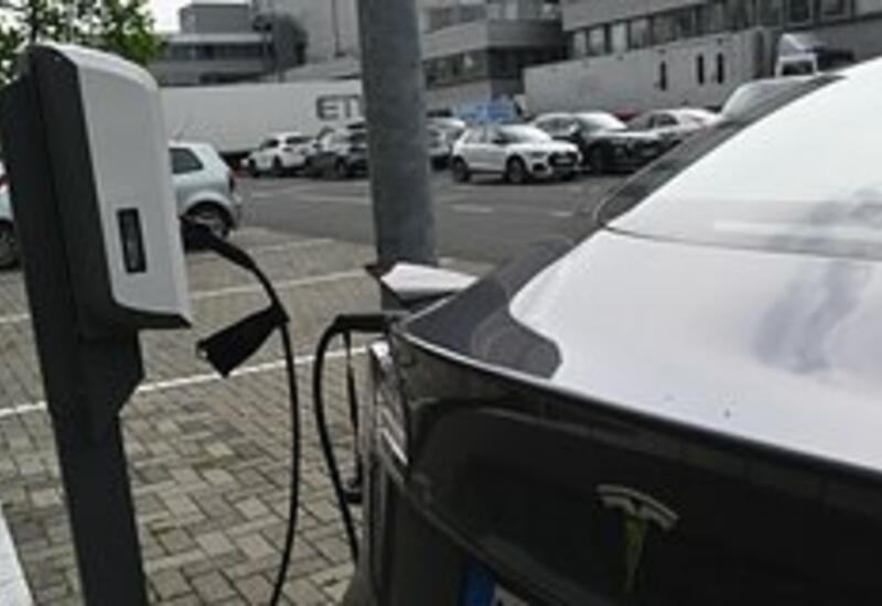 Tesla начала продавать автомобили с разряженной батареей