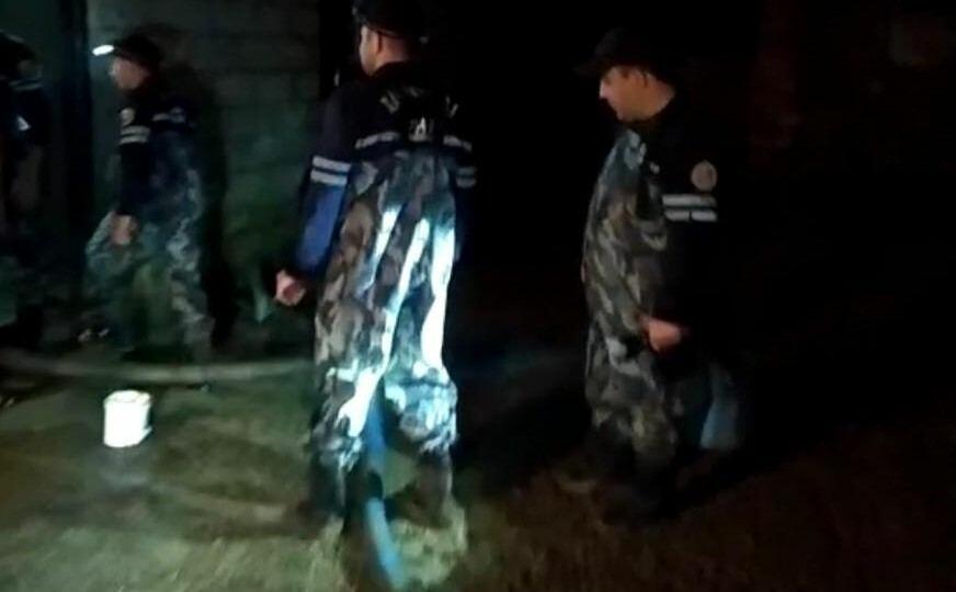 МЧС принимает меры по отводу воды из домов в Шамкирском районе