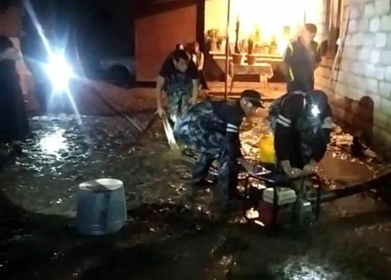 МЧС принимает меры по отводу воды из домов в Шамкирском районе