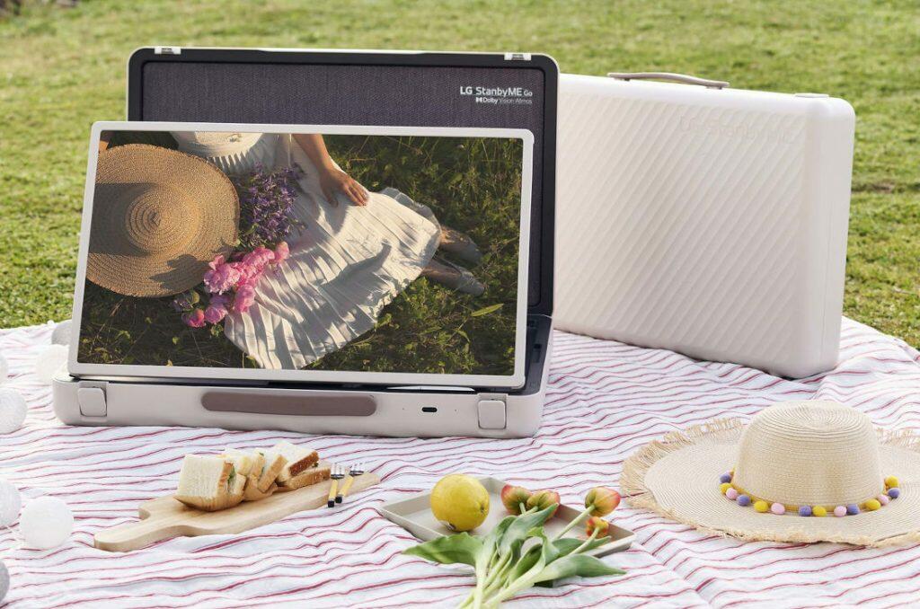 LG представила переносной монитор в чемодане